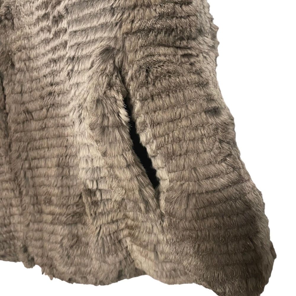 Jocelyn Reversible Rabbit Fur Vest Size M - Picture 3 of 8